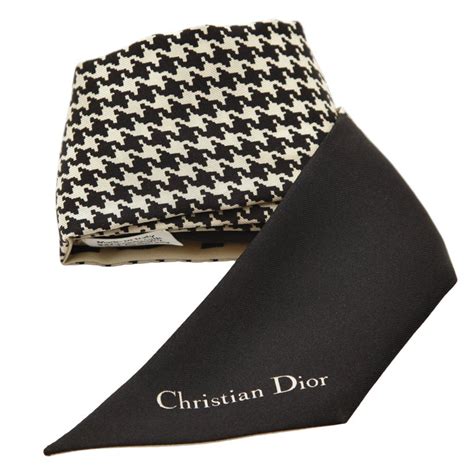 christian dior houndstooth scarf|30 Montaigne Mitzah Scarf Black and White Silk Twill .